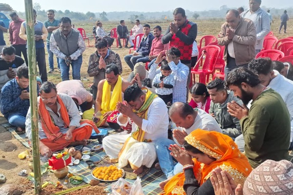 Haldipokhar : हल्दीपोखर में 13 वर्षों बाद भागवत कथा का भव्य आयोजन, भूमि पूजन के साथ हुआ शुभारंभ