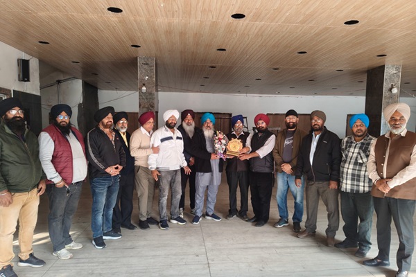 Jamshedpur : रामगढ़िया सभा ने पंजाब के बाढ़ पीड़ितों के लिए सीजीपीसी को सौंपा 51 हजार का चेक