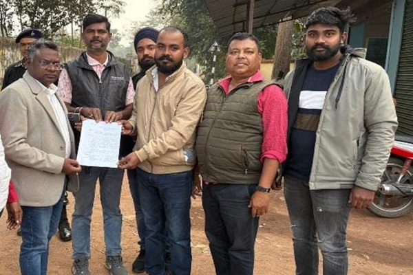 Ghatsila : सर्कस मैदान की बदहाली बनी चिंता का विषय, गंदगी से बिगड़ रही घाटशिला की छवि