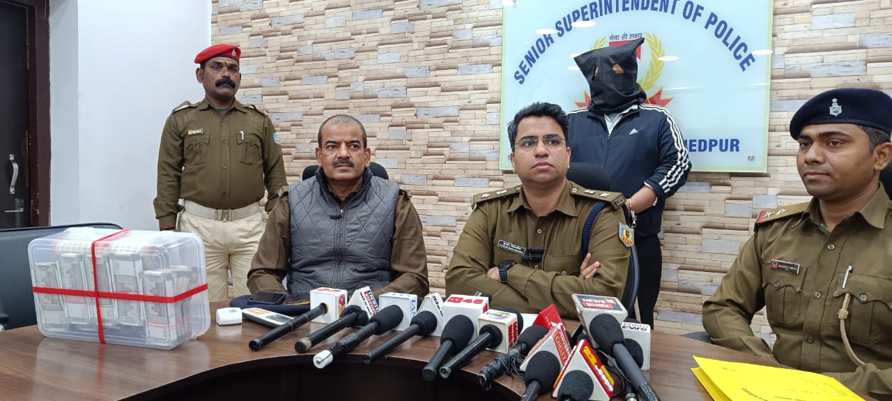 Jamshedpur: बिस्टुपुर में जे.एम.ए स्टोर्स में 12 लाख की चोरी, 20 वर्षों से कार्यरत स्टाफ गिरफ्तार