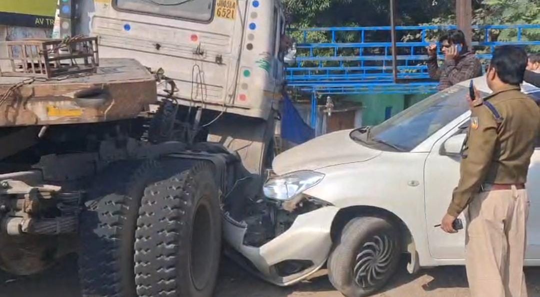 Jamshedpur: हाथी-घोड़ा मंदिर के पास ट्रेलर अनियंत्रित, दो कारें और बाइक क्षतिग्रस्त