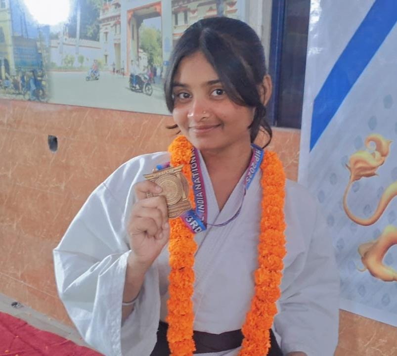 Jharkhand: विद्या ज्योति स्कूल के खिलाड़ियों का राष्ट्रीय मंच पर दबदबा, कराटे में जीते स्वर्ण पदक