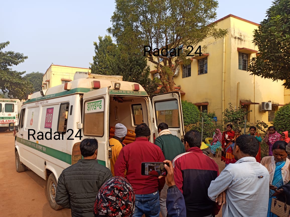 Bahragora : स्कूल वैन व टाटा मैजिक में टक्कर; चौथी कक्षा का छात्र गंभीर