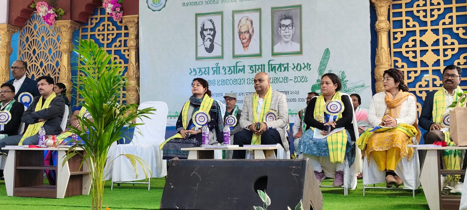 Jhargram : ओलचिकी लिपि की शताब्दी पर संथाली भाषा दिवस का आयोजन, शासन प्रशासन से जुड़े अधिकारियों ने परिचर्चा में लिया भाग