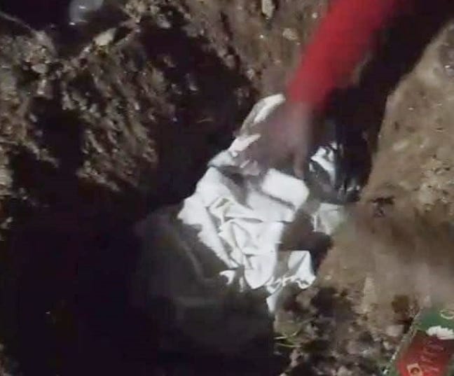 Jamshedpur : बागबेड़ा में नाले में मिला एक दिन के नवजात का शव,  मानवता को शर्मसार करने वाली घटना से लोगों में आक्रोश