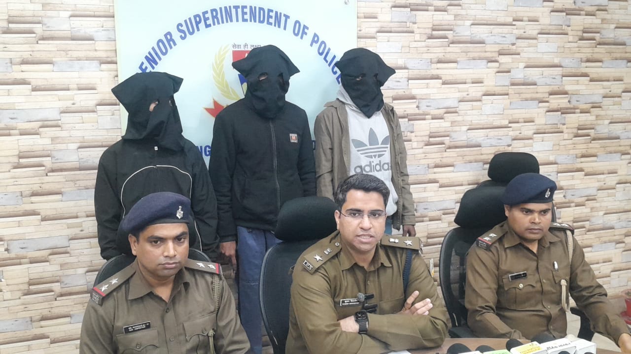 Jamshedpur : मानगो में कारोबारी से रंगदारी वसूलने जा रहे तीन अपराधकर्मी हथियार के साथ गिरफ्तार