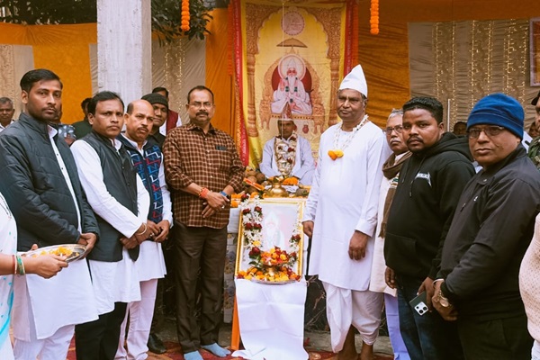 Jamshedpur : शंकरपुर सदगुरु कबीर आश्रम का 38वां स्थापना दिवस श्रद्धा और उल्लास के साथ मनाया गया