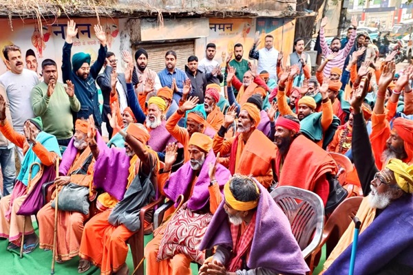 Jamshedpur : हर हर महादेव सेवा संघ ने 25वें कंबल सेवा अभियान का किया शुभारंभ