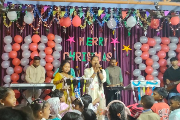 Seraikela : ‘अंधकार से प्रकाश’ का संदेश लेकर आए प्रभु यीशु, बड़बिल ELF चर्च में क्रिसमस की धूम