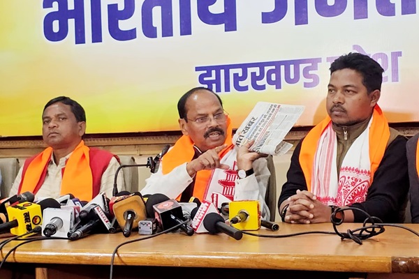 Jamshedpur : पेसा नियमावली को लेकर राज्य सरकार पर पूर्व मुख्यमंत्री रघुवर दास का तीखा हमला