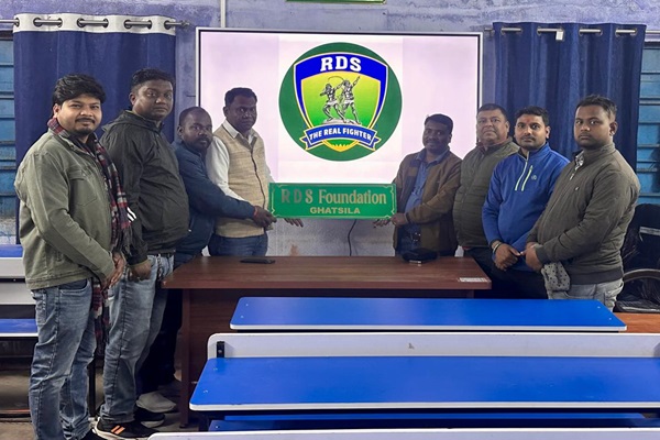 Ghatsila : घाटशिला में RDS फाउंडेशन की पहल, स्थानीय बच्चों के लिए JPSC–IIT–IAS निशुल्क कोचिंग