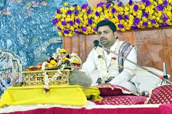 Jamshedpur : धर्म और मर्यादा के पालन हेतु आज की युवा पीढ़ी को संस्कार की सीख जरूरी – आचार्य