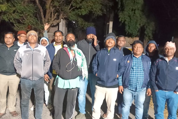 Jadugoda : यूसिल में ठेका मजदूरों की हड़ताल, आश्रितों को नौकरी की मांग पर उत्पादन ठप, बैठक विफल