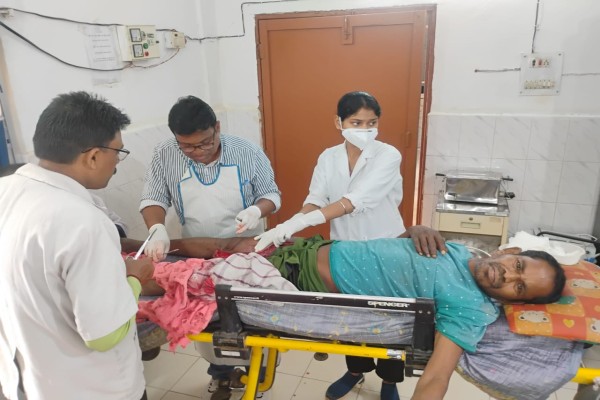 Bahragora: ट्रैक्टर की चपेट में आए 49 वर्षीय श्याम, उड़ीसा में इलाज जारी