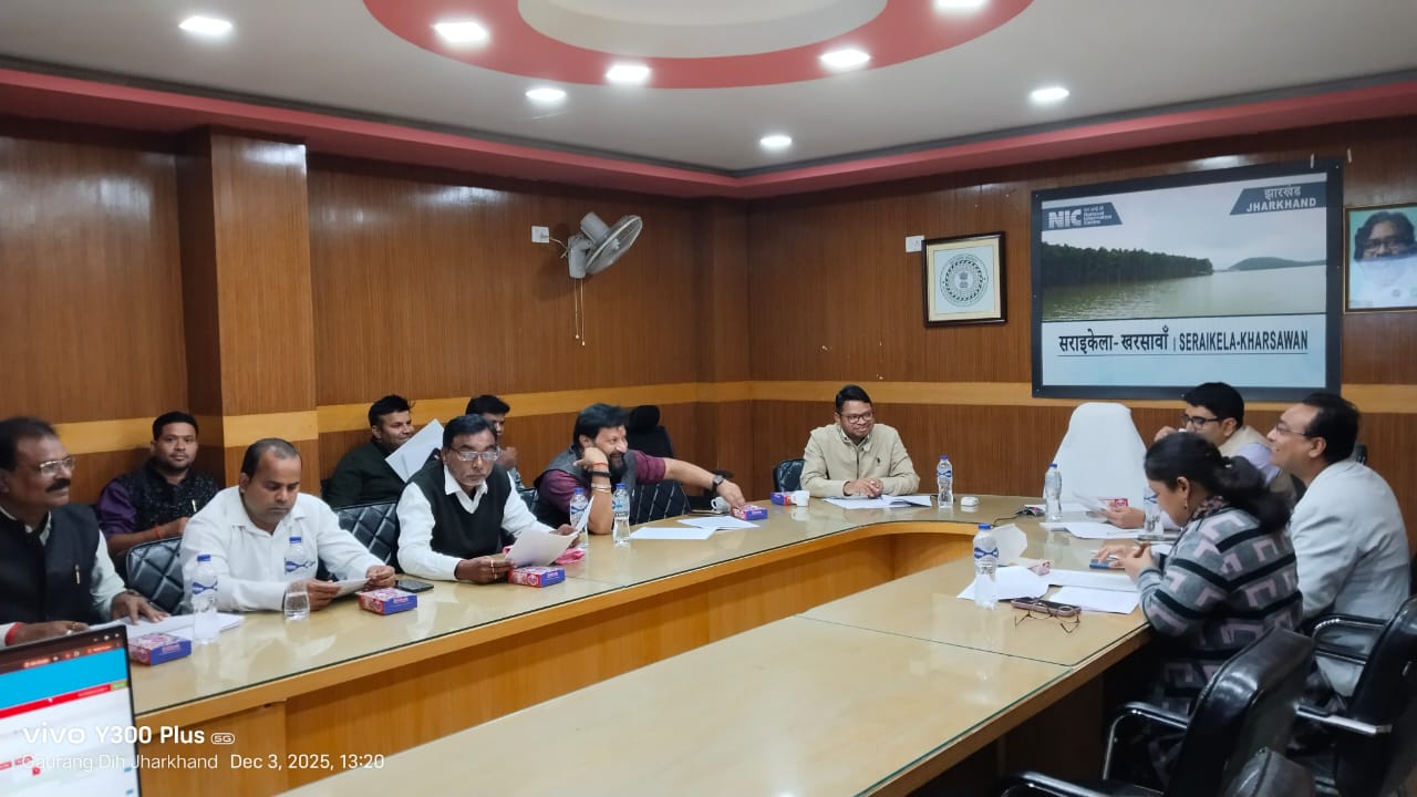 Saraikela: मतदान केंद्रों के पुनर्गठन पर बैठक, जिले में 79 नए बूथ बनाने का प्रस्ताव