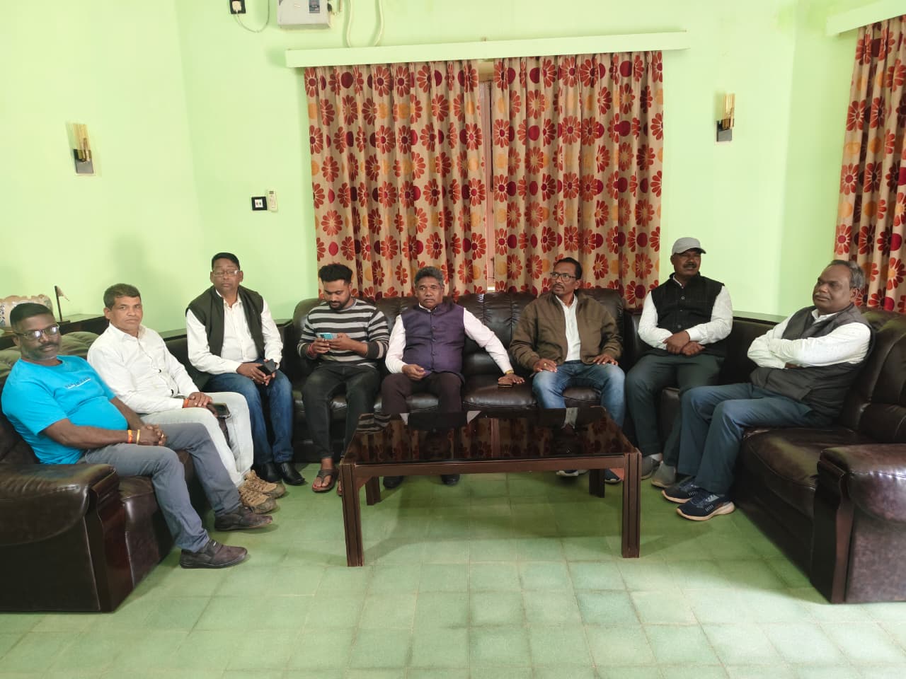 Chaibasa: भाजपा ने उठाया स्थानीय युवाओं के रोजगार का मुद्दा, बड़कुवर गागराई ने की बैठक