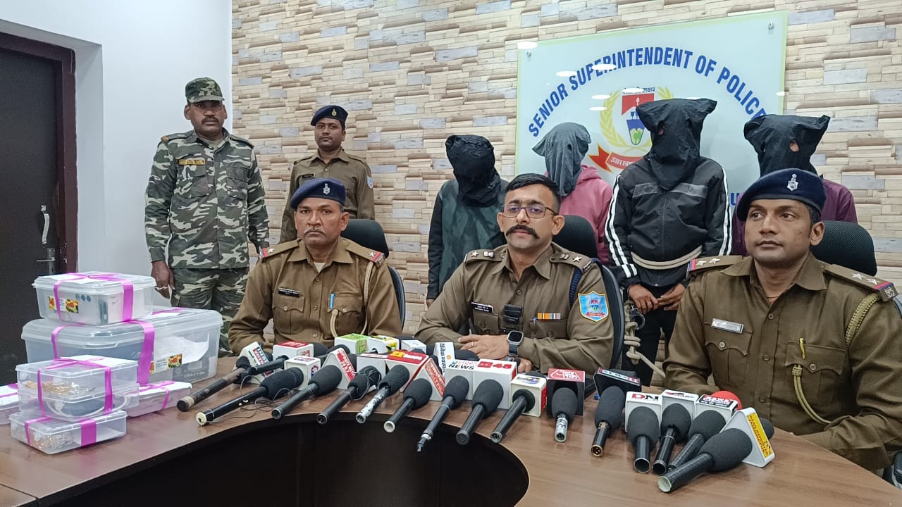 Jamshedpur: शादी में गए परिवार के घर चोरी, चार गिरफ्तार – जेवर बरामद