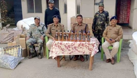 Saraikela: सरायकेला-खरसावां में अवैध अंग्रेजी शराब फैक्ट्री का भंडाफोड़, 1000 लीटर से अधिक शराब जब्त