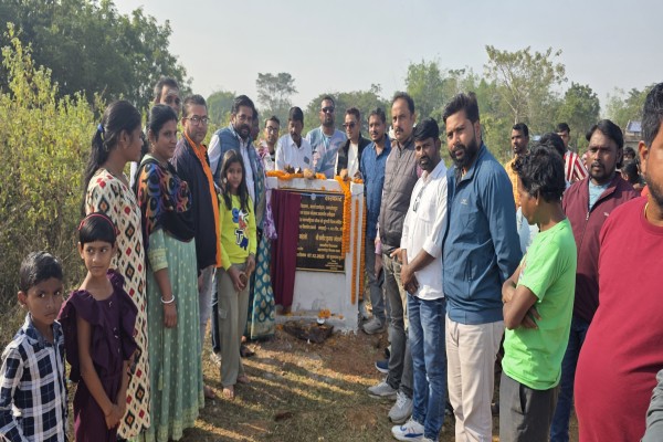 Bahragora: बहरागोड़ा में 2 करोड़ की लागत से सड़क का शिलान्यास, ठेकेदार को गुणवत्ता पूर्ण कार्य के मिले निर्देश