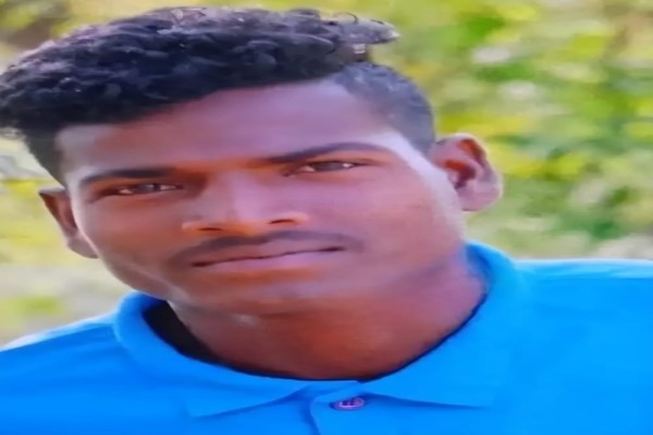 Saraikela: अंधेरे में खड़े हाइवा से टकराई बाइक, 35 वर्षीय युवक की मौके पर मौत