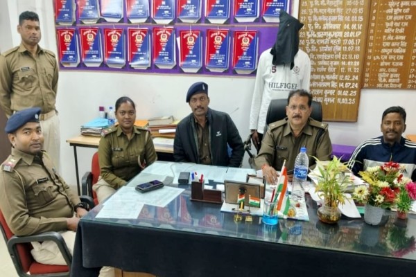 Jamshedpur: नामदा बस्ती में ब्राउन शुगर के साथ युवक गिरफ्तार, 21 पुड़िया ब्राउन शुगर बरामद