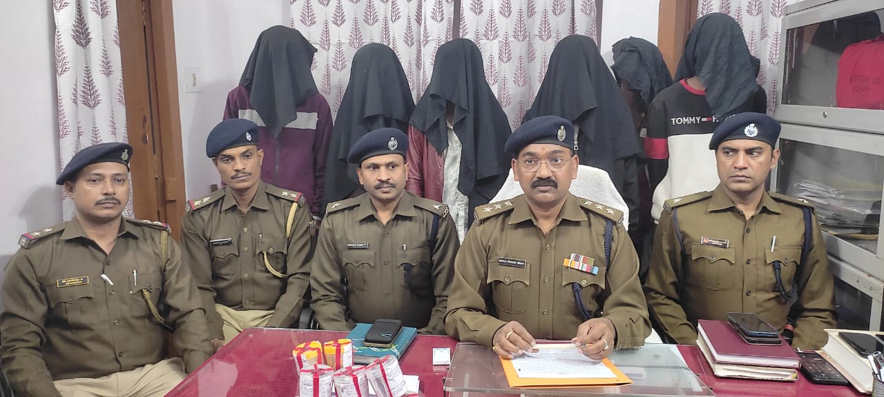 Jamshedpur: जमशेदपुर पुलिस की बड़ी कार्रवाई, 6 तस्कर गिरफ्तार – 60 पुड़िया ब्राउन शुगर बरामद
