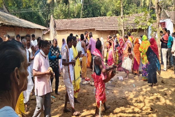 Bahragora: बाबा सत्यनाथ शिव मंदिर के 100 साल पूरे, पांच दिन चलेगा धार्मिक महोत्सव