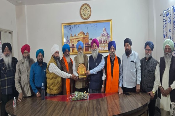 Jamshedpur: CGPC के प्रधान भगवान सिंह को जेम्को गुरुद्वारा कमेटी ने किया सम्मानित
