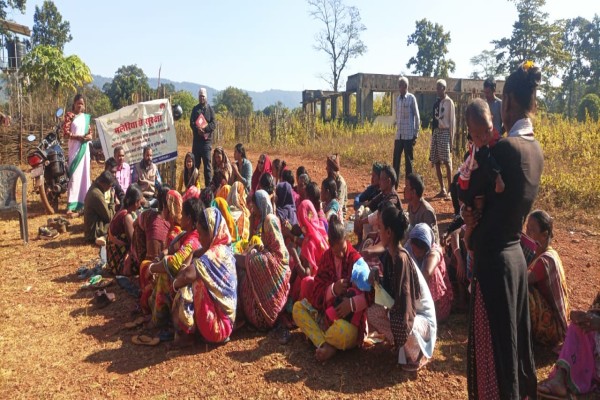 Chaibasa: करमपदा गांव में ग्राम विकास मंच की बैठक, शिक्षा और जीवन स्तर सुधार पर जोर