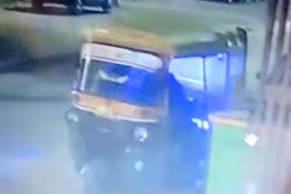 Jamshedpur : मानगो में कार से साउंड सिस्टम की चोरी, सीसीटीवी में ऑटो में जाते दिखे संदिग्ध चोर, प्राथमिकी दर्ज