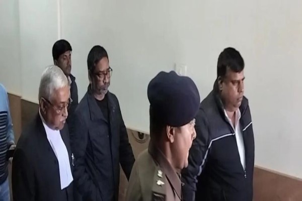Jharkhand: जमीन घोटाला मामले में CM हेमंत सोरेन MP-MLA कोर्ट में पेश, मिली जमानत