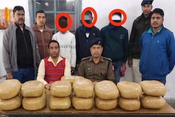 Jamshedpur : टाटानगर स्टेशन पर आरपीएफ की बड़ी कार्रवाई, 36.5 किलो गांजा के साथ तीन तस्कर गिरफ्तार