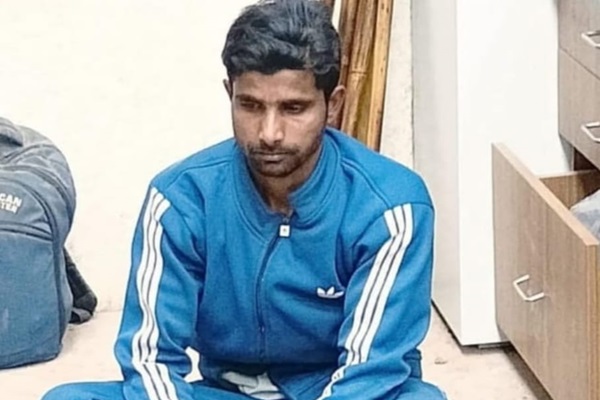 Jamshedpur : एमजीएम अस्पताल परिसर में युवक चोरी करते रंगे हाथ पकड़ा गया