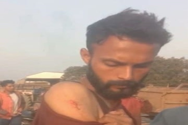 Adityapur : आदित्यपुर के शर्मा बस्ती में दिनदहाड़े रंगदारी और फायरिंग, इलाके में दहशत