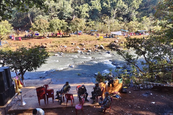 Gua : मकर संक्रांति पर गुवा में मंदिरों और घाटों पर उमड़ी श्रद्धालुओं की भीड़