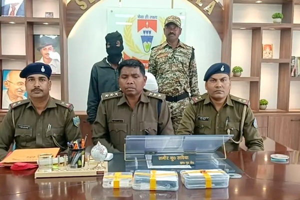 Adityapur : आदित्यपुर में पुलिस की बड़ी कार्रवाई, अवैध हथियार के साथ युवक गिरफ्तार