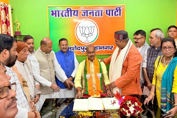 Jamshedpur : सनातन परंपरा के साथ संजीव सिन्हा ने संभाला भाजपा जमशेदपुर महानगर अध्यक्ष का कार्यभार