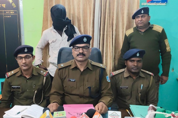 Jamshedpur : मानगो आजादनगर में महिला से छिनतई करने वाला आरोपी गिरफ्तार