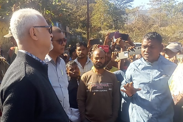 Gua : सेल गुवा माइंस में बेदखली कार्रवाई शुरू, जाटाहाटिंग में स्थानीय लोगों ने जताई आपत्ति