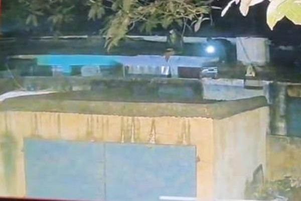 Jamshedpur : बारीडीह ट्यूब कॉलोनी से टाटा स्टील कर्मचारी की बाइक चोरी, सीसीटीवी में कैद हुए चोर