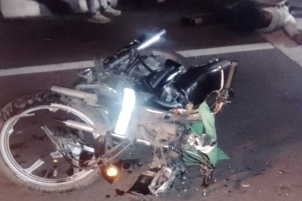 Chandil : चांडिल में भीषण सड़क हादसा : दो युवकों की मौत, एक गंभीर