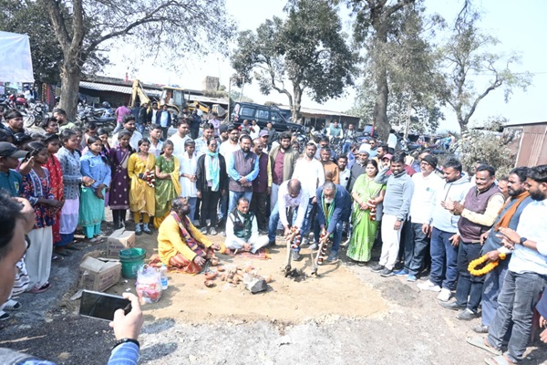 Potka  : जुड़ी पंचायत में खुलेगा नि:शुल्क कोचिंग व कंप्यूटर सेंटर, विधायक संजीव सरदार ने किया शिलान्यास