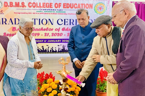 Jamshedpur : डीबीएमएस कॉलेज ऑफ एजुकेशन में 2019-23 सत्र के विद्यार्थियों का भव्य दीक्षांत समारोह आयोजित