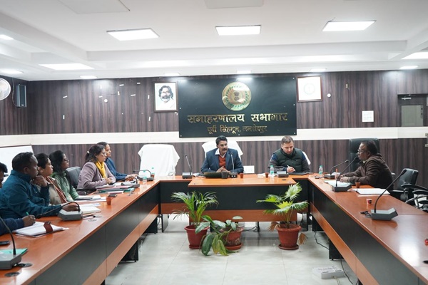 Jamshedpur : उप विकास आयुक्त ने की ‘जिवेदोक अभियान’ की समीक्षा बैठक, 17 उद्यमों के क्रियान्वयन पर हुई चर्चा