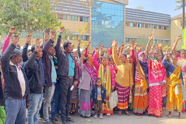 Potka : पोटका प्रखंड में ग्राम सभा की अनदेखी का आरोप, धार्मिक ट्रस्ट और निर्माण कार्य पर उठा सवाल