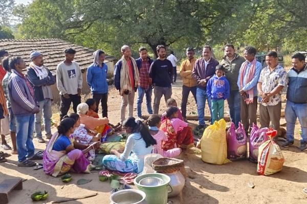 Gua : हाथी हमले में मृत परिवारों से मिलने पहुँचा विधायक प्रतिनिधिमंडल, पीड़ितों को मिला सहयोग का भरोसा