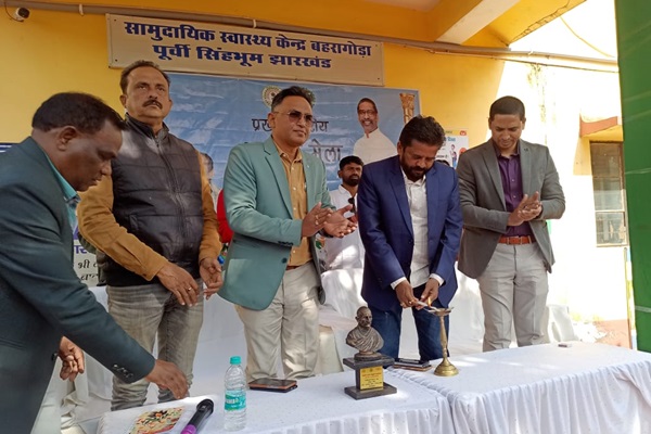 Baharagoda : बहरागोड़ा स्वास्थ्य मेले में उमड़ी भीड़, विधायक ने एक्स-रे खर्च उठाने की घोषणा की