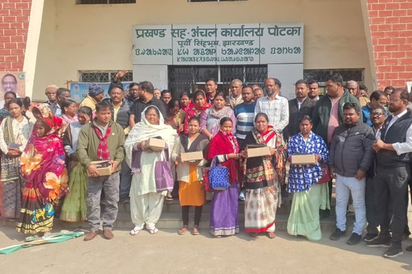 Potka : पोटका के 130 जन वितरण प्रणाली दुकानदार हुए हाईटेक, मिली 4G ई-पॉश मशीन