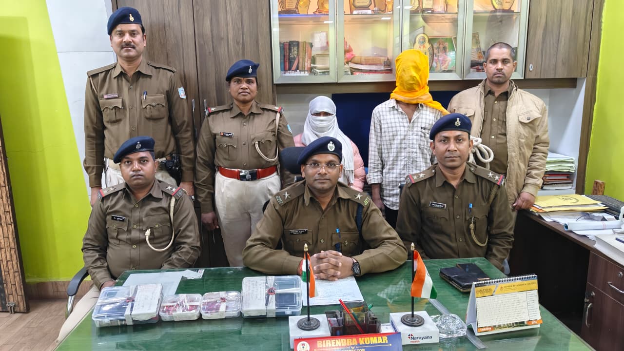 Jamshedpur : भालूबासा में खंडहर क्वार्टर से चल रहा था ब्राउन शुगर का अवैध कारोबार, छापेमारी कर पुलिस ने महिला व युवक को 100 पुड़िया ब्राउन शुगर के साथ किया गिरफ्तार