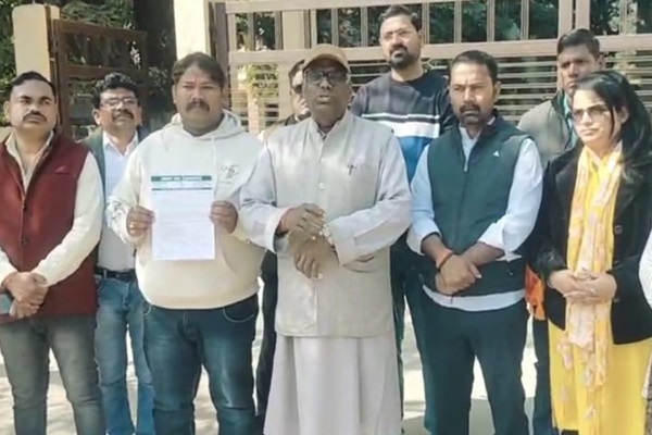 Jamshedpur : जमशेदपुर में बढ़ते अपराध के खिलाफ जेडीयू प्रतिनिधिमंडल ने एसएसपी को सौंपा ज्ञापन